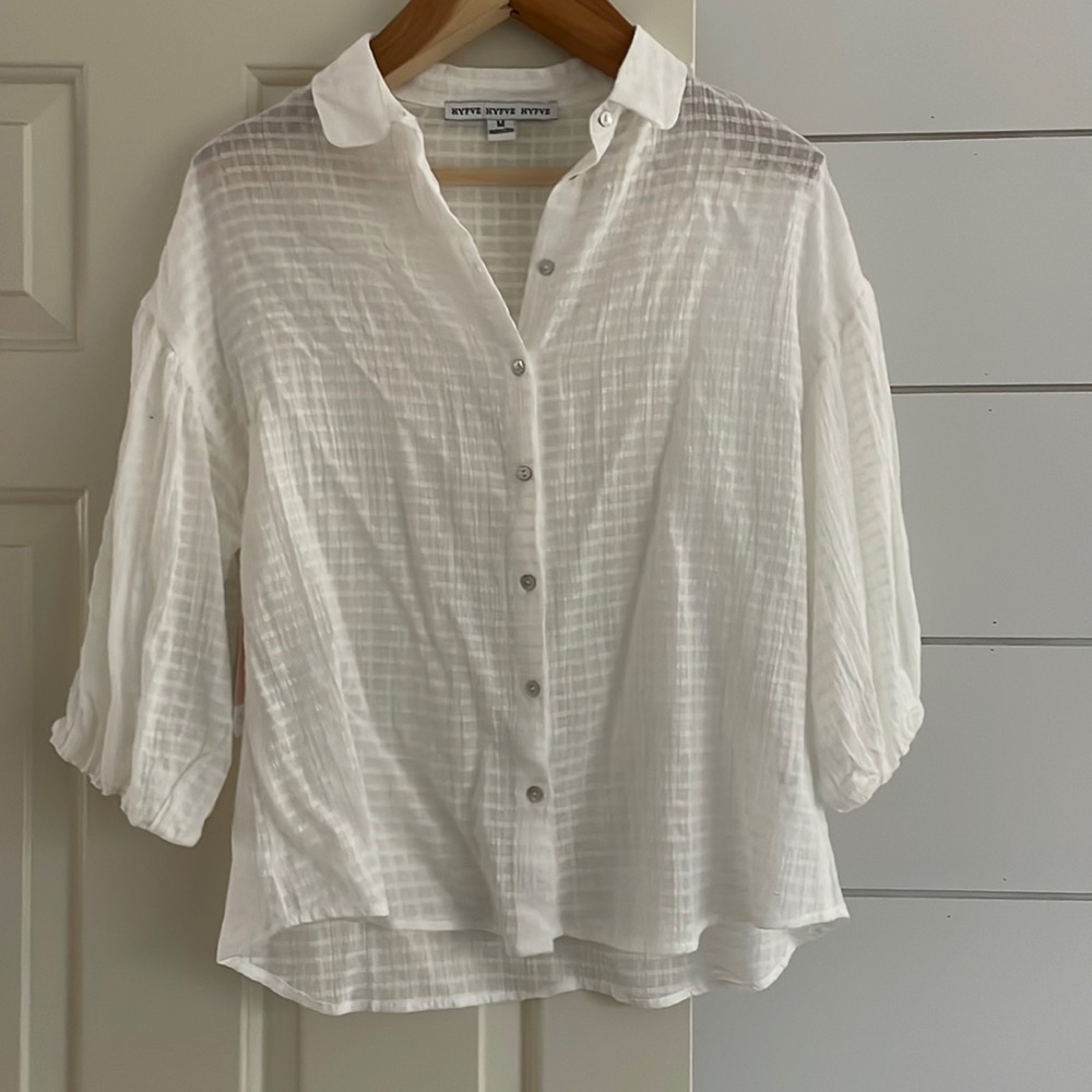 Grided White Linen quarter sleeve blouse. Size medium